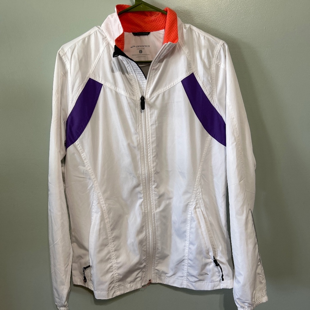 Brooks Athletic Fit vented running jacket Large